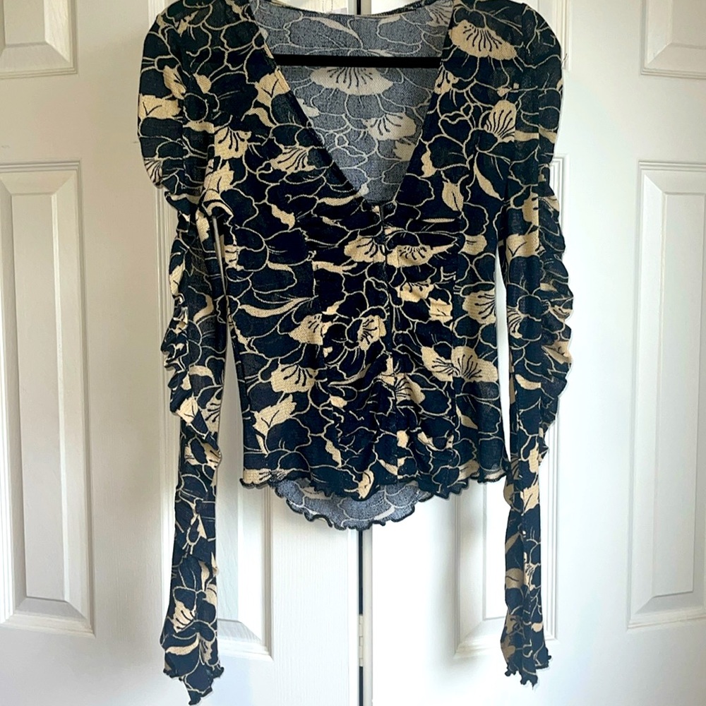 NWT- FREE PEOPLE knit mesh, ruffled, long sleeve, V- neck shirt. S